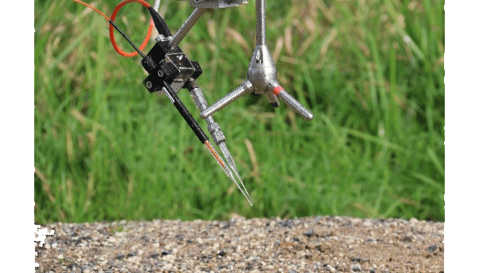 Figure 4 Optode and Clark-type mounted next to each other